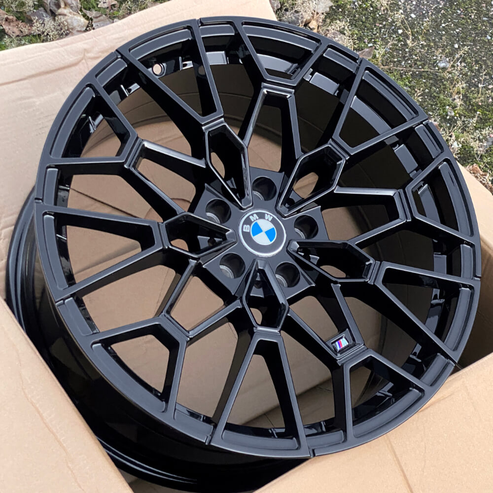 bmw-827-m-black-2